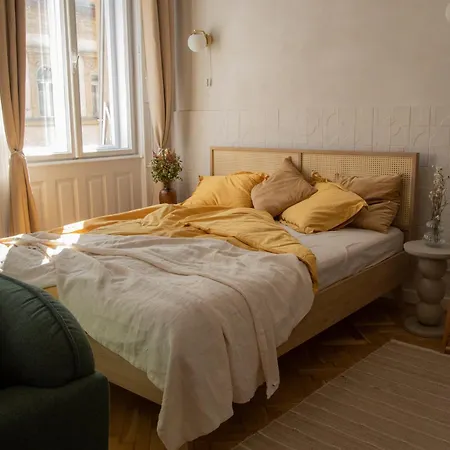 Nyehó By Stn Budapest